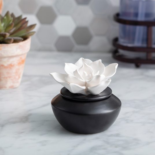 Airome: Gardenia Porcelain Passive Diffuser - Image 3